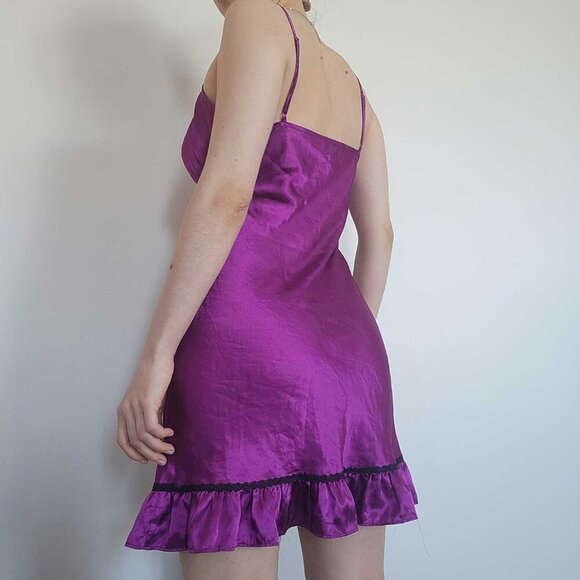 Vintage silky milkmaid slip dress with ruffles ✦ purple and black mini night gow - Picture 5 of 14